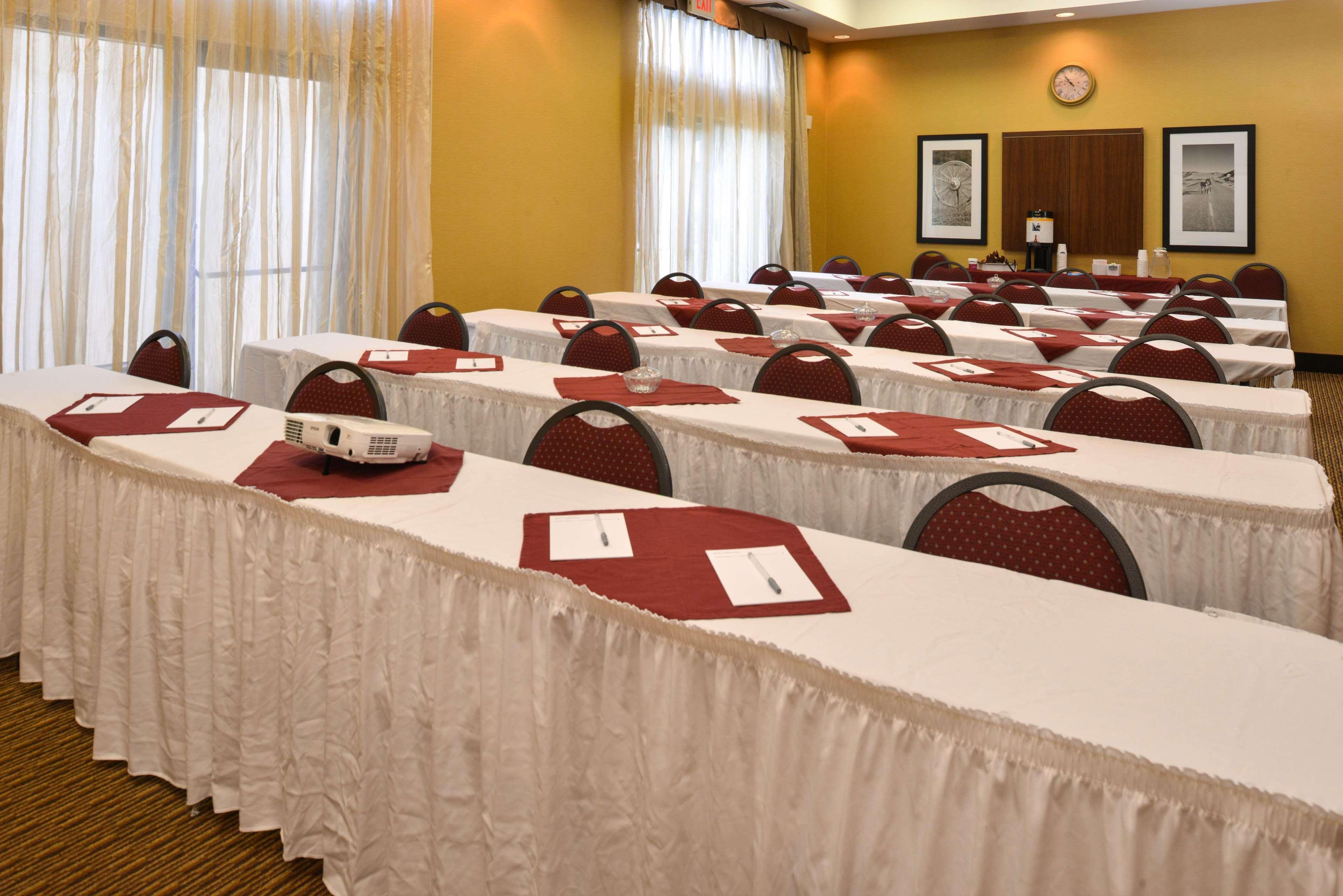 Hampton Inn & Suites Pueblo-Southgate Buitenkant foto