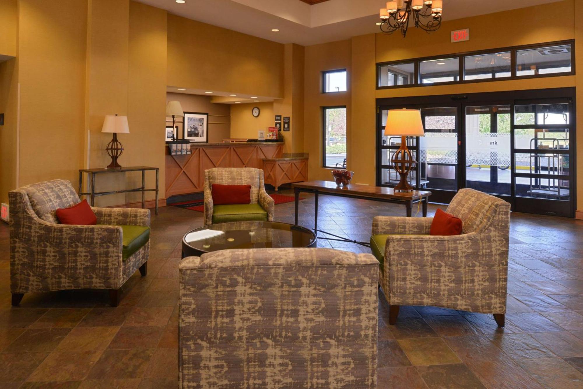 Hampton Inn & Suites Pueblo-Southgate Buitenkant foto