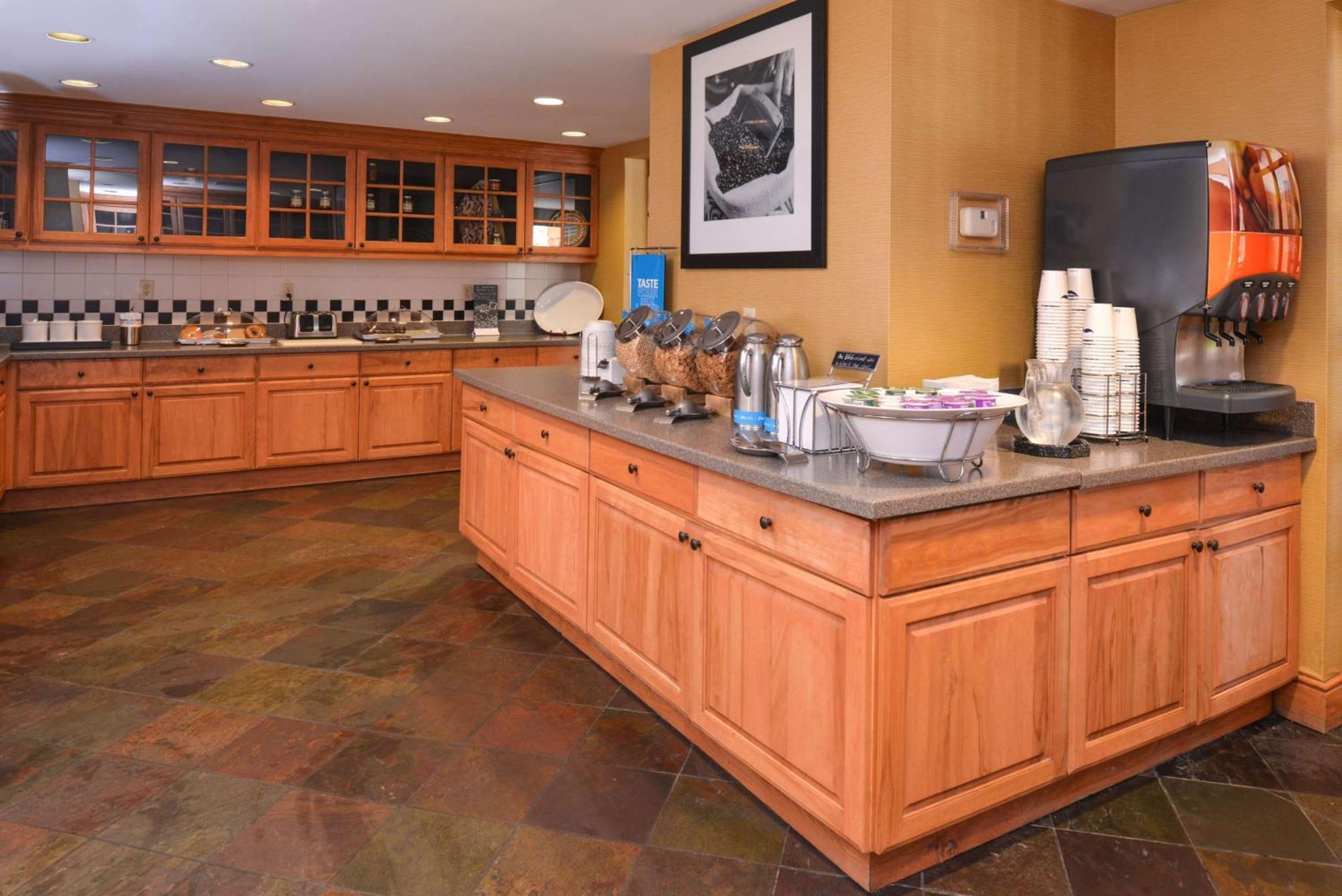 Hampton Inn & Suites Pueblo-Southgate Buitenkant foto