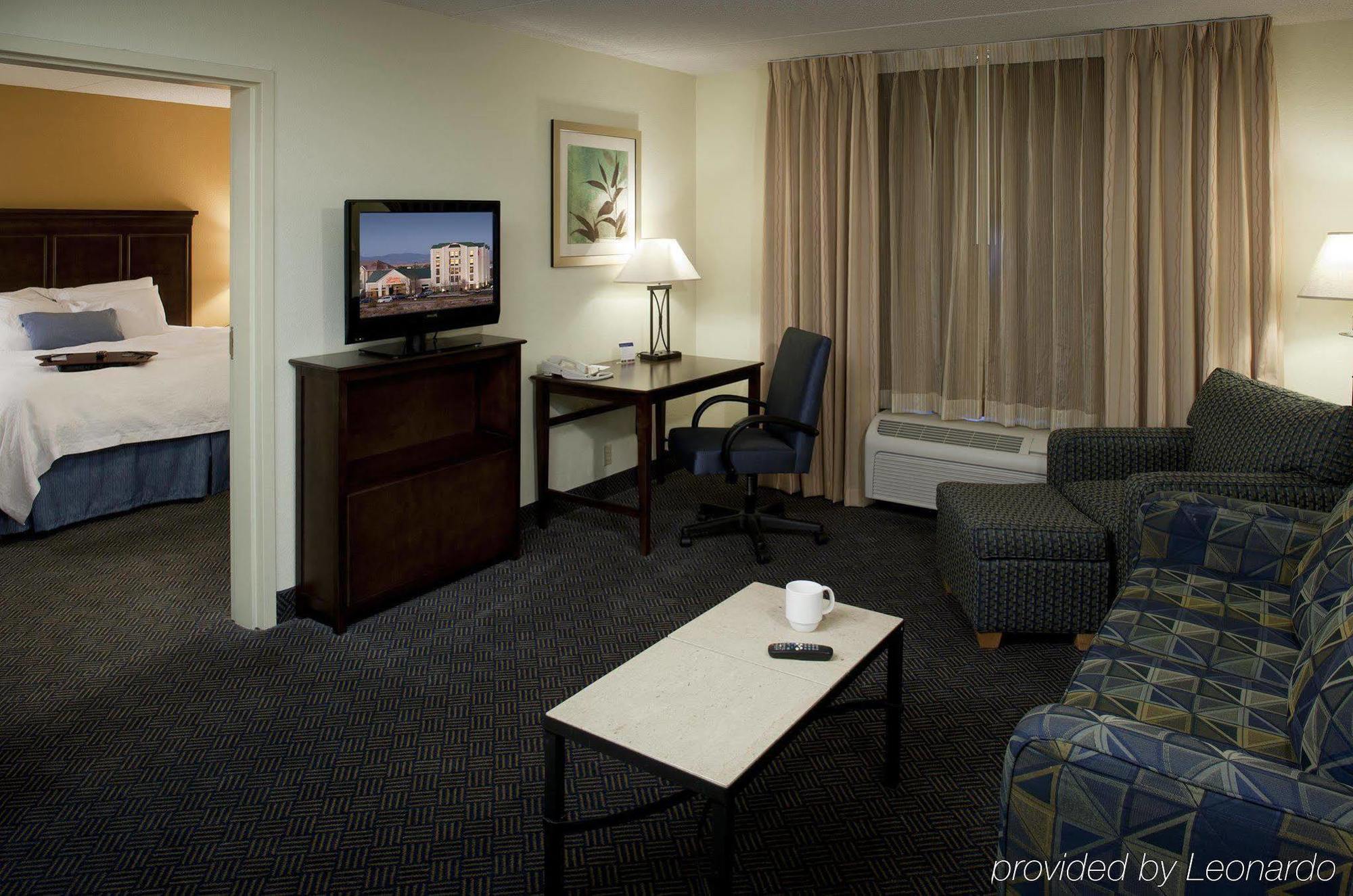 Hampton Inn & Suites Pueblo-Southgate Kamer foto